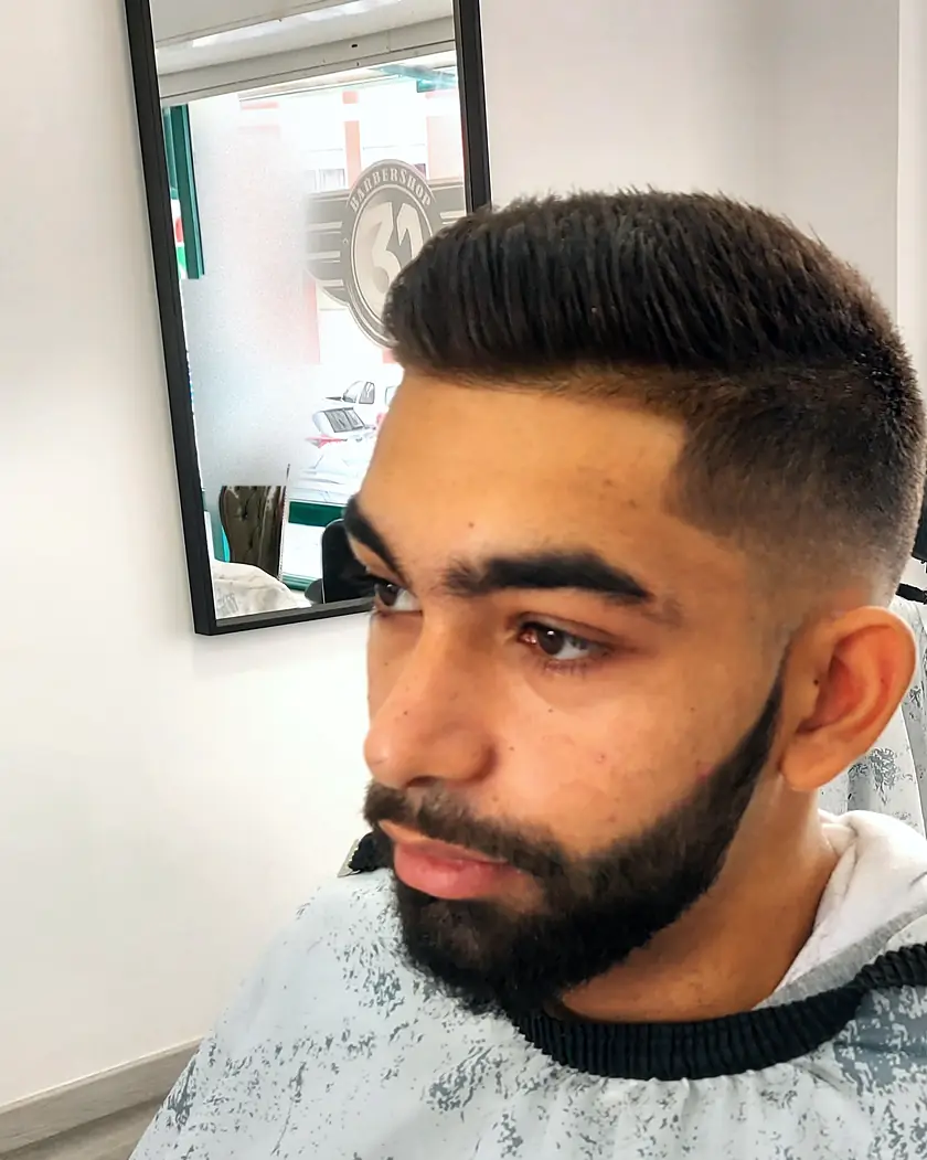 Degradé médio com barba